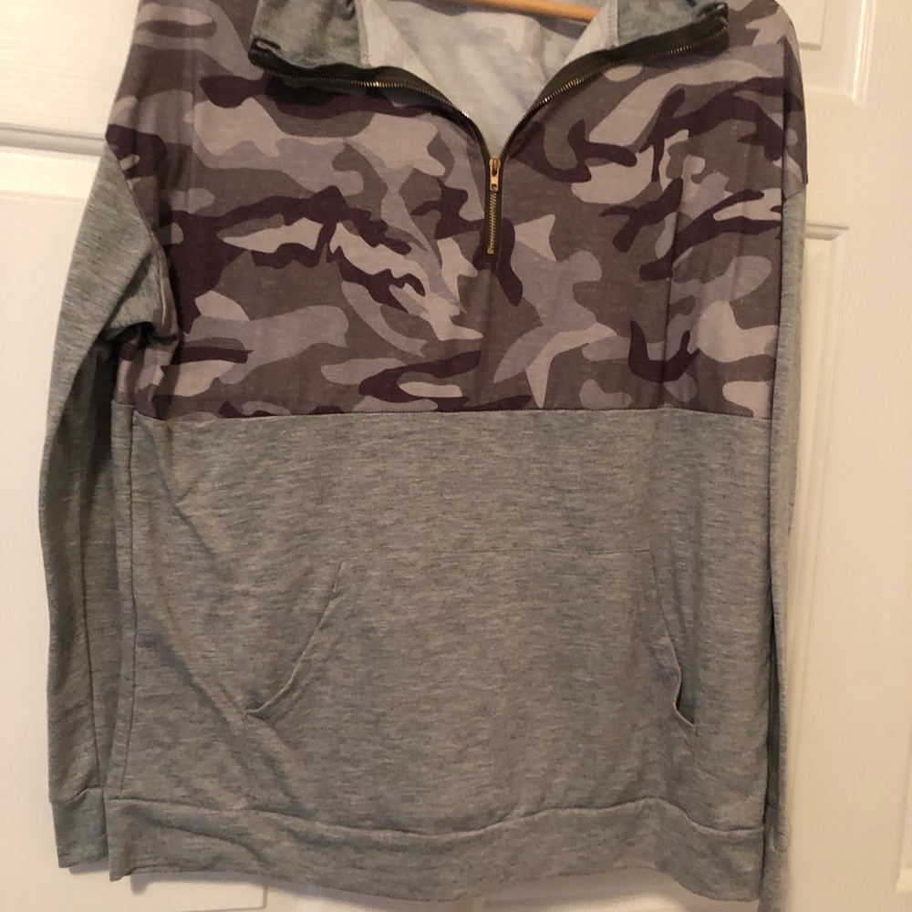 Camo/Grey Long sleeve, half zip top front pouch pocket